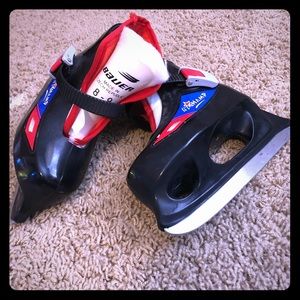 Bauer little kids skates.